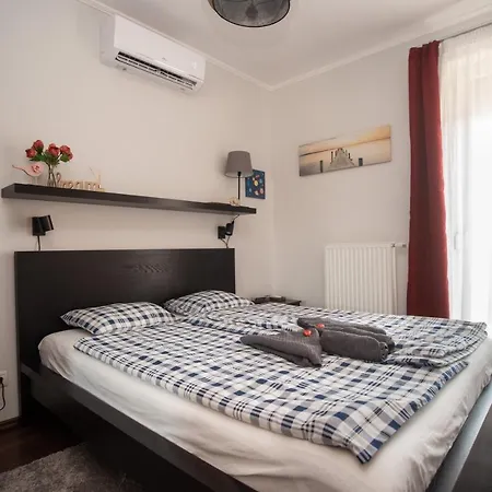 Sunny Near Bud With 2br, Ac And Free Parking Vecses