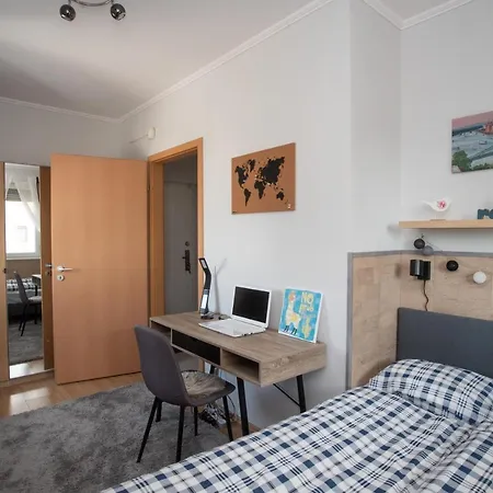 Sunny Near Bud With 2br, Ac And Free Parking * Vecses