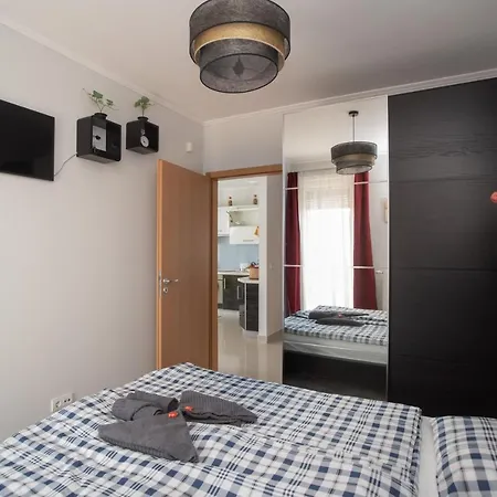 Apartment Sunny Near Bud With 2br, Ac And Free Parking *
