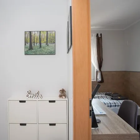 Sunny Near Bud With 2br, Ac And Free Parking Apartment Vecses