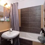 Sunny Near With 2br, Ac And Free Parking