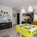 Apartment Sunny Near With 2br, Ac And Free Parking