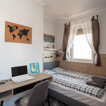 Sunny Near With 2br, Ac And Free Parking 아파트 베체스