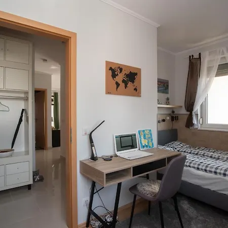 아파트 Sunny Near With 2br, Ac And Free Parking 베체스