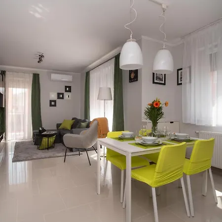 Sunny Near With 2br, Ac And Free Parking 베체스