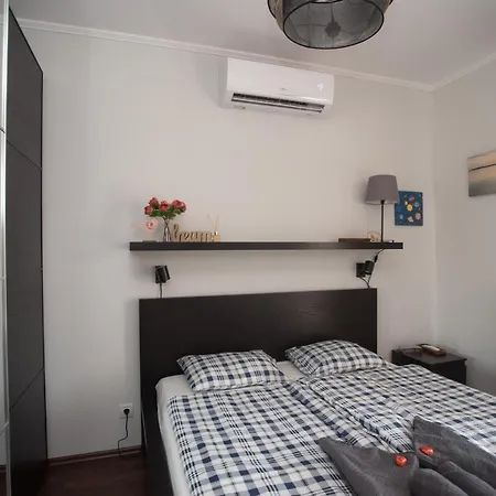 Sunny Near With 2br, Ac And Free Parking