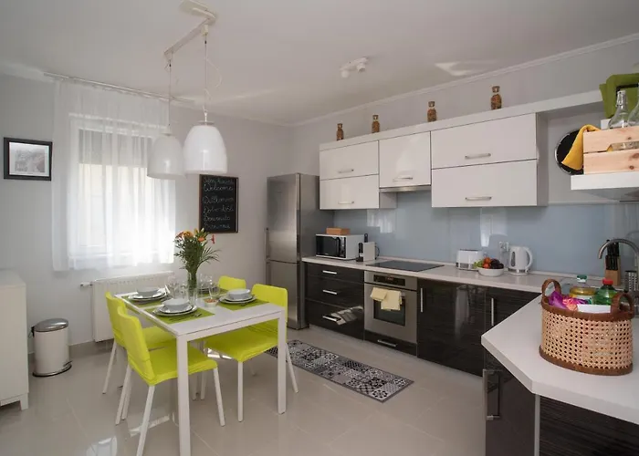 Sunny Near With 2br, Ac And Free Parking Apartament Vecsés