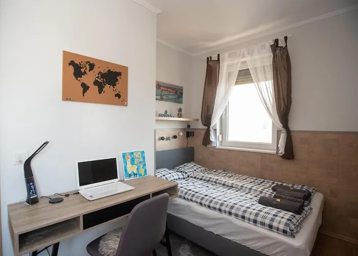 Sunny Near With 2br, Ac And Free Parking Apartament Vecsés