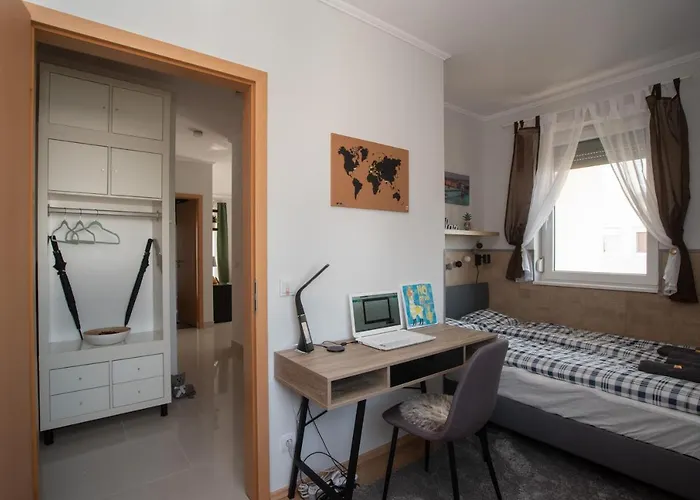 Apartament Sunny Near With 2br, Ac And Free Parking Vecsés