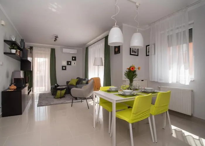 Sunny Near With 2br, Ac And Free Parking Vecsés