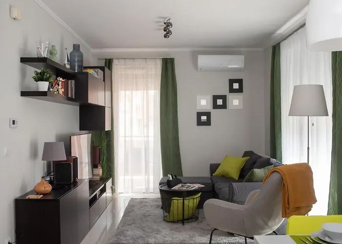 Sunny Near With 2br, Ac And Free Parking 아파트 *