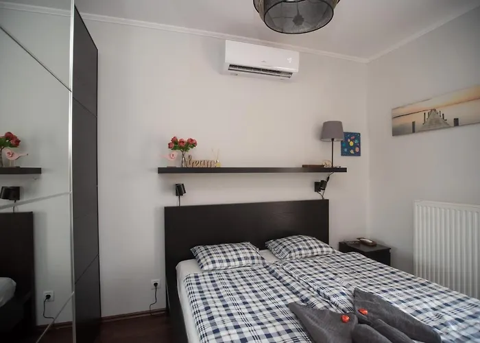 Sunny Near With 2br, Ac And Free Parking