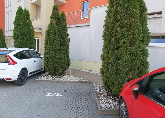 Apartament Sunny Near With 2br, Ac And Free Parking
